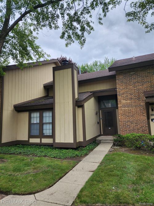 25311 Greenbrooke Dr, Southfield, MI, 48033-5285 | Card Image