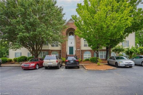 3b-3725 Morris Farm Dr, Greensboro, NC, 27409-8993 | Card Image