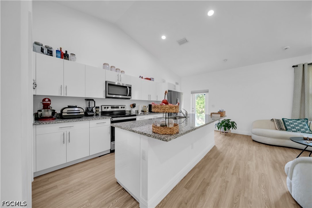 Residential in Labelle 4