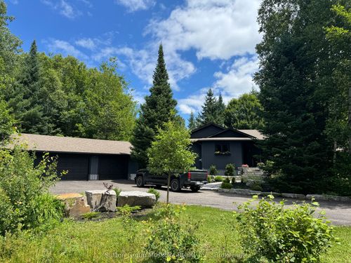 64 Thomas Cres, Huntsville, ON, P1H2M3 | Card Image