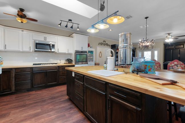 801 E Avenue C, House other with 4 bedrooms, 3 bathrooms and null parking in Lampasas TX | Image 11