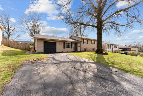 2425 W 46th St, Davenport, IA, 52806-5011 | Card Image