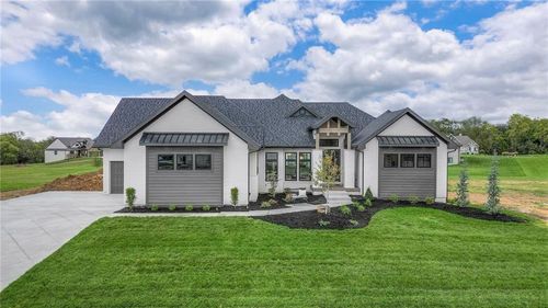 561 Southshore Dr, Lake Winnebago, MO, 64034-7815 | Card Image