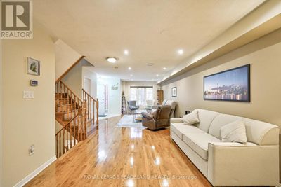 483 Jim Barber Crt, Townhouse with 4 bedrooms, 3 bathrooms and 3 parking in Newmarket ON | Image 3