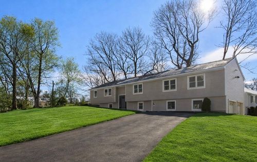 54 Highland Glen Dr, Randolph, MA, 02368-3913 | Card Image