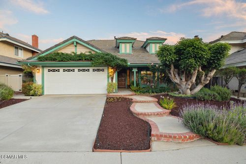 6690 Oak Springs Dr, Oak Park, CA, 91377-3819 | Card Image