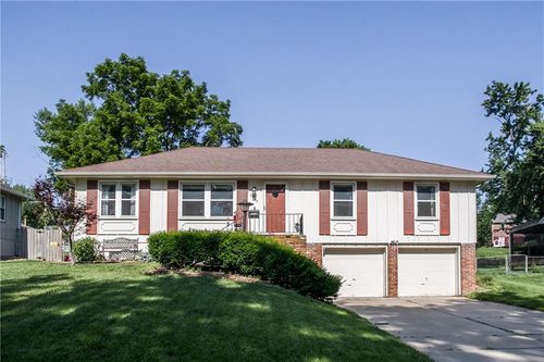 3920 S Milton Dr, Independence, MO, 64055-4044 | Card Image