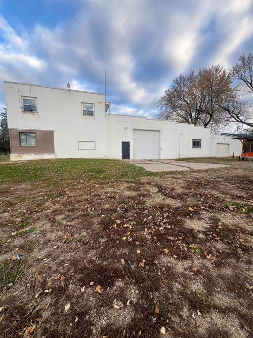 2217 Edgington Ave, Eldora, IA, 50627-1561 | Card Image