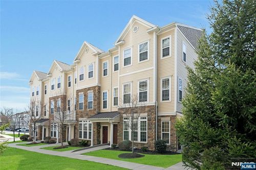 10 Iris Ln, Garfield, NJ, 07026-3560 | Card Image