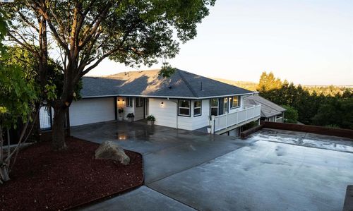 675 Hillside Dr, Fairfield, CA, 94533-1350 | Card Image