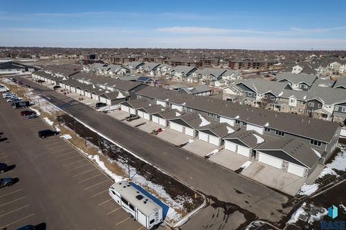 4802 S Hosta Ave Avenue, Sioux Falls, SD, 57110 | Card Image