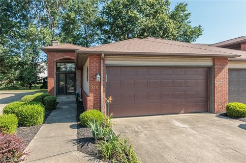 5211 Parkhurst Dr, Sheffield Village, OH, 44054-2957 | Card Image