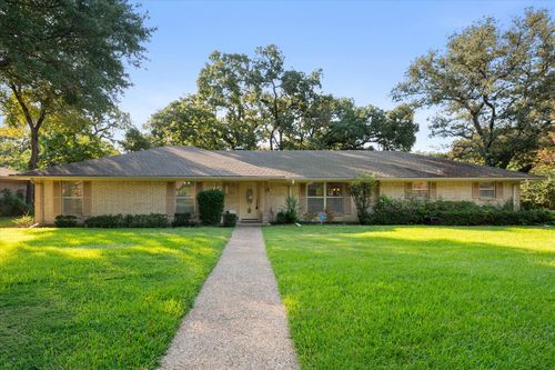 1005 Woodcastle Dr, Corsicana, TX, 75110-1639 | Card Image