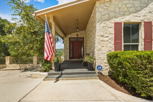 100 Tapatio Dr W, Boerne, TX, 78006 | Card Image
