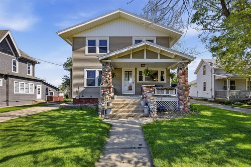 132 Church St, Fairfax, IA, 52228-4703 | Card Image