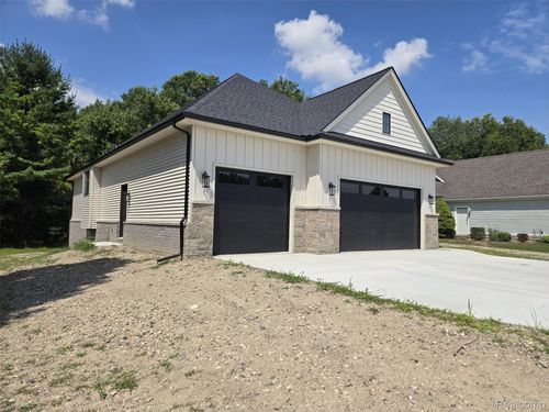 330 Hawks Nest Dr, East China, MI, 48054-2226 | Card Image