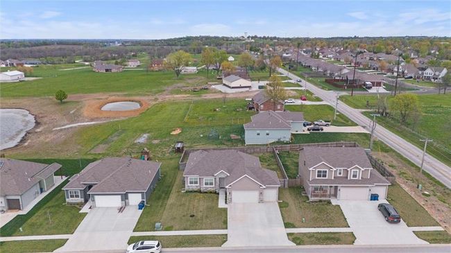 1002 Fox Trot Dr, House other with 4 bedrooms, 3 bathrooms and null parking in Odessa MO | Image 38