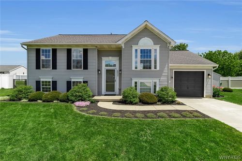 6537 Matthew Dr, Lockport, NY, 14094-9473 | Card Image