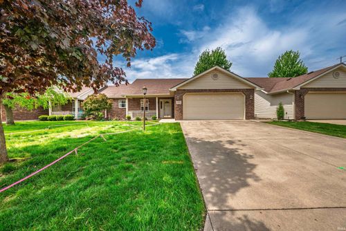 1221 N Saybrook Ln, Muncie, IN, 47304-5331 | Card Image