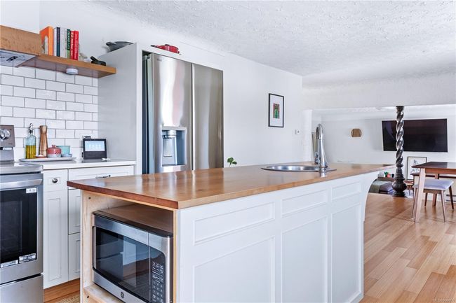 931 Mesher Pl, House other with 3 bedrooms, 3 bathrooms and 4 parking in Esquimalt BC | Image 23