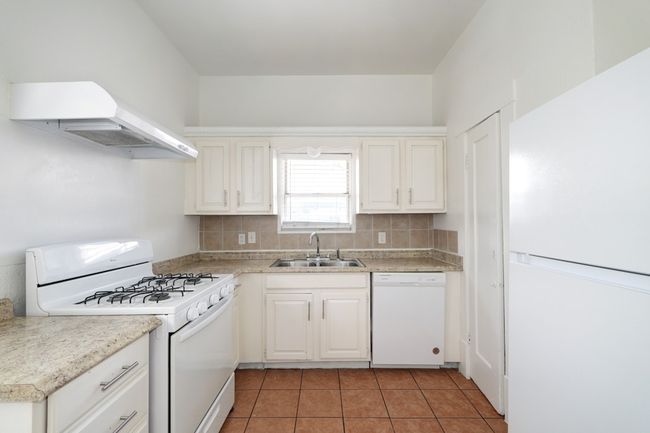 Kitchen | Image 10