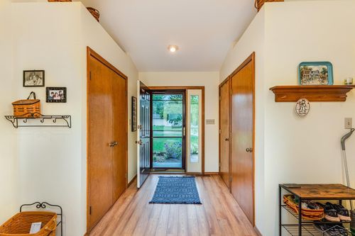 306 Widmer Ct, Auburn, MI, 48611-9404 | Card Image