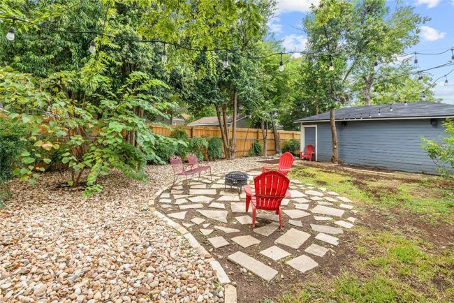 Another view - feels very private in this yard. | Image 30