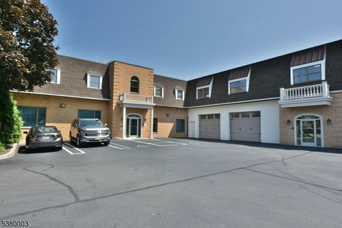 555 Goffle Rd, Ridgewood, NJ, 07450-4037 | Card Image