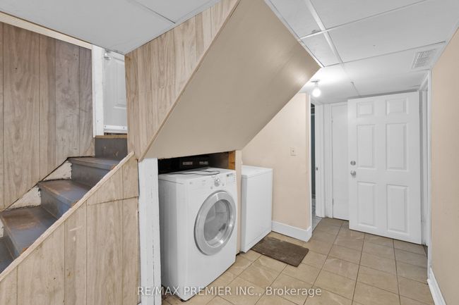 510 Randolph Ave, House other with 6 bedrooms, 2 bathrooms and 2 parking in Windsor ON | Image 23