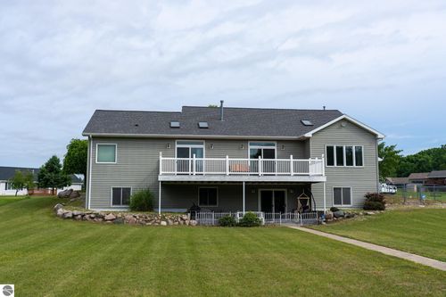 1081 Bundy Dr, Lake Isabella, MI, 48893-8804 | Card Image