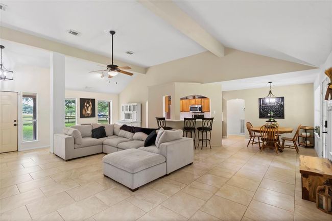 9528 Gates Loop, House other with 3 bedrooms, 2 bathrooms and null parking in Manvel TX | Image 4