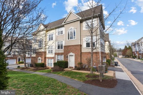 50-8074 Nicosh Circle Ln, FALLS CHURCH, VA, 22042-1267 | Card Image