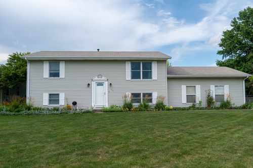 165 E Clay St, El Paso, IL, 61738-1576 | Card Image