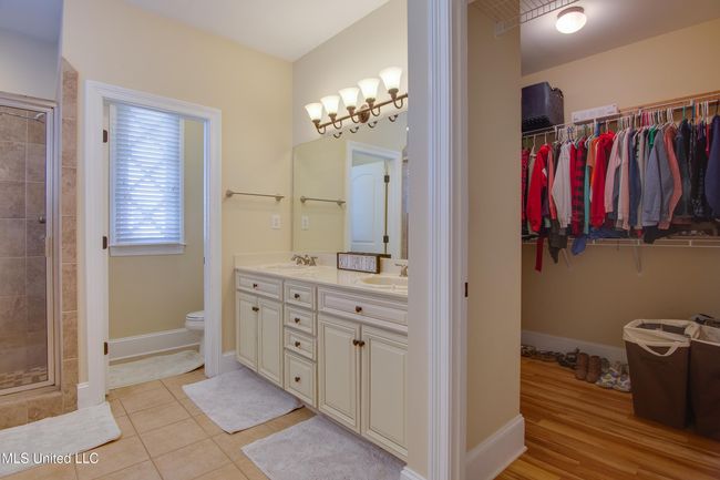 Master Bathroom | Image 16