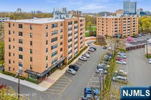 2352 Linwood Ave, Fort Lee, NJ, 07024-3870 | Card Image