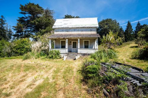 44600 Little Lake Rd, Mendocino, CA, 95460-9567 | Card Image