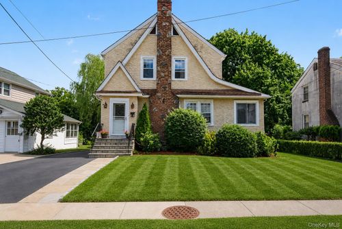 31 Brookdale Avenue, White Plains, NY, 10603 | Card Image
