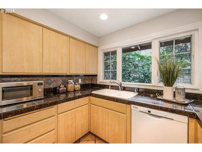 764 10 Th St, House other with 3 bedrooms, 3 bathrooms and 2 parking in Lake Oswego OR | Image 18