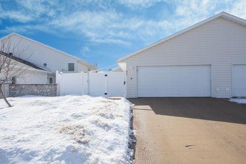 845 12th Ave W, West Fargo, ND, 58078-2410 | Card Image