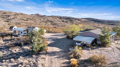 5720 S Mountain Lion Rd, Kingman, AZ, 86401-9761 | Card Image