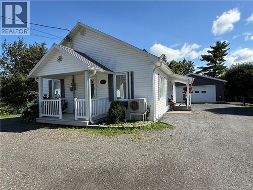 466 Rue Main, House with 3 bedrooms, 2 bathrooms and null parking in Grand-Sault/Grand Falls NB | Card Image