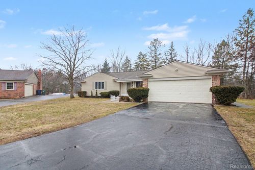 2280 Geyer Ct, Lake Orion, MI, 48360-1850 | Card Image