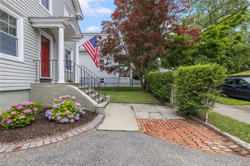 1-121 Bay View Avenue, Bristol, RI, 02809 | Card Image