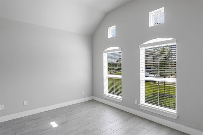 Home office/flex space in front of house | Image 5