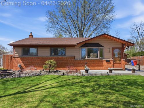 33143 Vista Way, Fraser, MI, 48026-1745 | Card Image