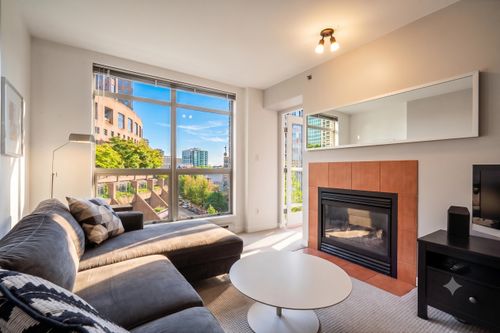 701-819 Hamilton St, Vancouver, BC, V6B6M2 | Card Image