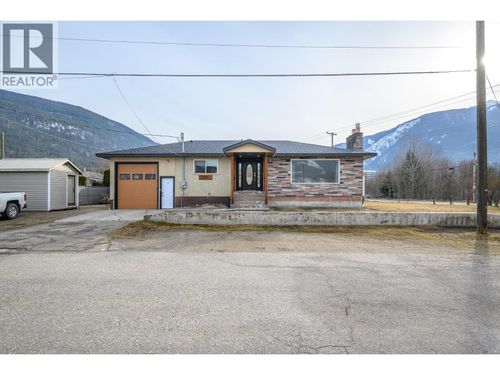 331 Sibbald St, Revelstoke, BC, V0E2S0 | Card Image