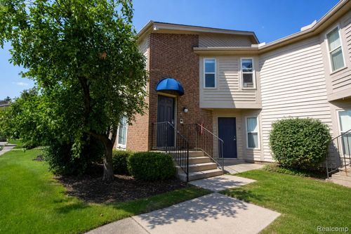 2715 Greenstone Blvd, Auburn Hills, MI, 48326-3774 | Card Image
