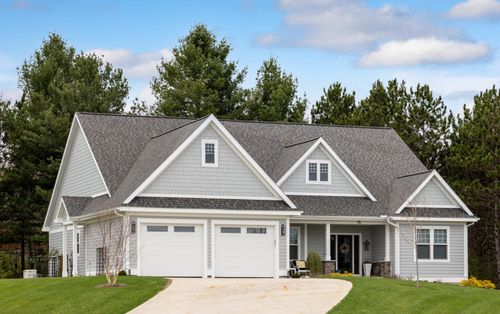 176 Vineyard Ridge Dr, Traverse City, MI, 49686-1892 | Card Image