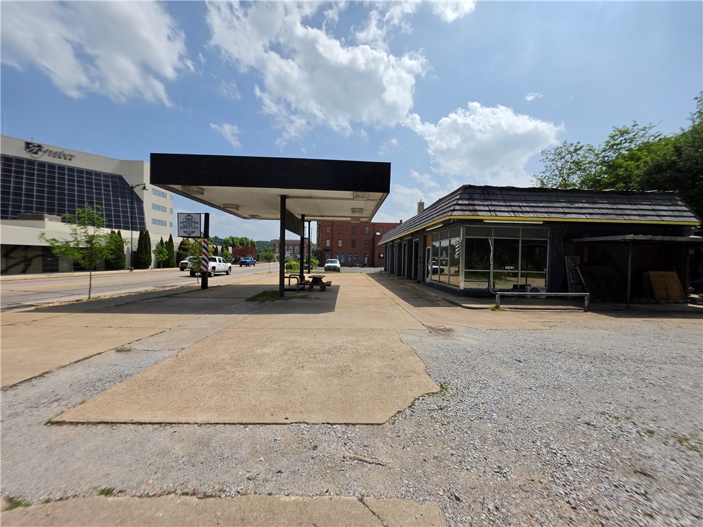 306 N Main St, Harrison, AR 72601